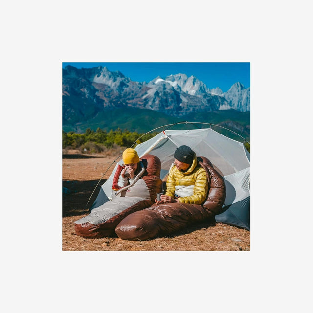 Camper using Naturehike SP1000 sleeping bag outdoors